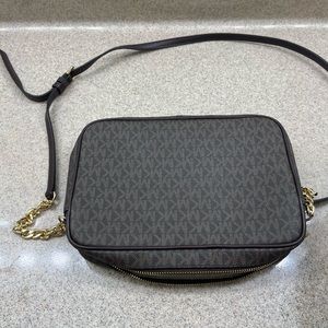 Michael kors crossbody bag